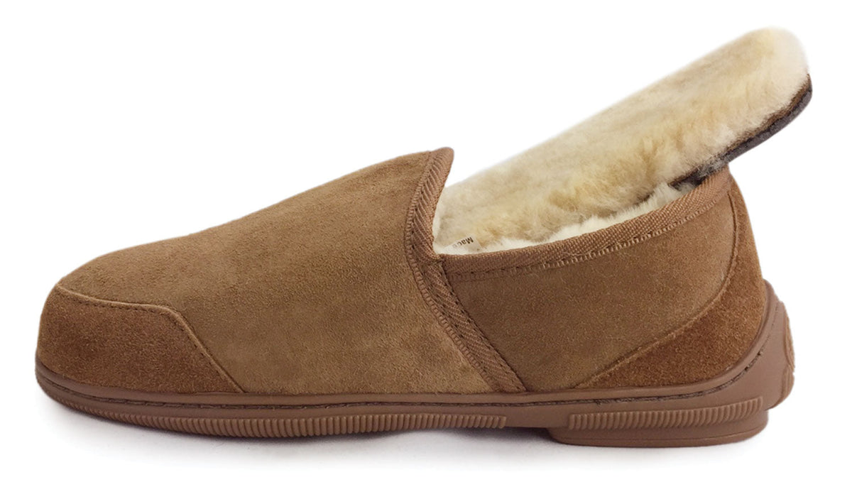sheepskin innersole Brown slipper with sheepskin lining on a white background